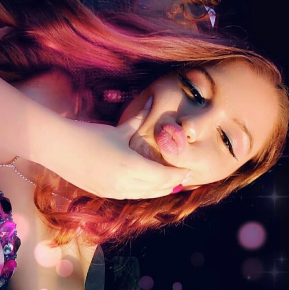 Meet your Posher, Danielle - Picture 1 of 3